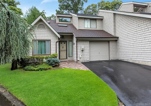 Photo 2 of Sale Pending at 11 Rose Ct, Islip, NY 11730 | MLS# 1031943 | Listing updated on 2026-08-19