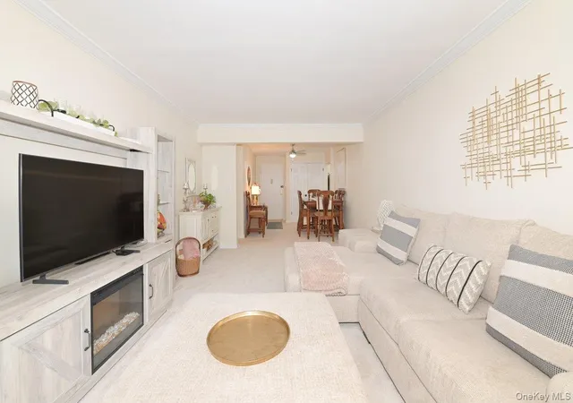 3rd image of 4 Birchwood Ct, Hempstead, NY 11030