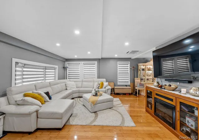 Photo 4 of Single family home for sale at 9446 214th Place, New York, NY 11428 | MLS# 1031948 | Listing updated on 2026-10-07