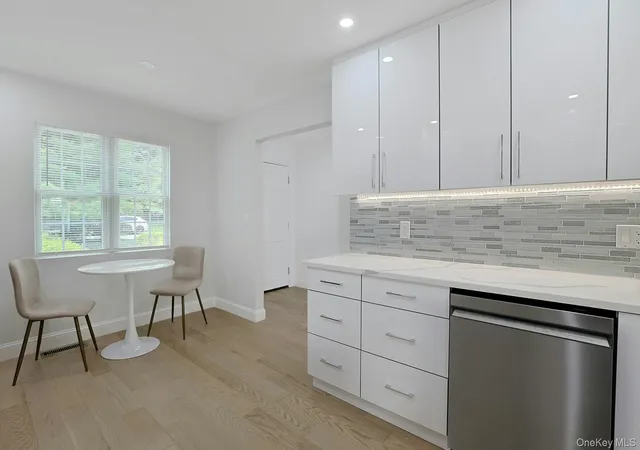 Photo 4 of Sale Pending at 100 Brk Hills Cir #28B, White Plains, NY 10605 | MLS# 1031949 | Listing updated on 2026-09-06