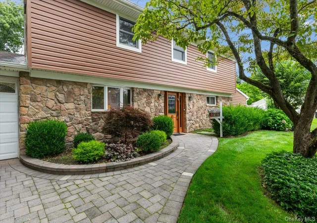 Photo 2 of Single family home for sale at 9 Donald Dr, Oyster Bay, NY 11804 | MLS# 1031953 | Listing updated on 2026-09-06