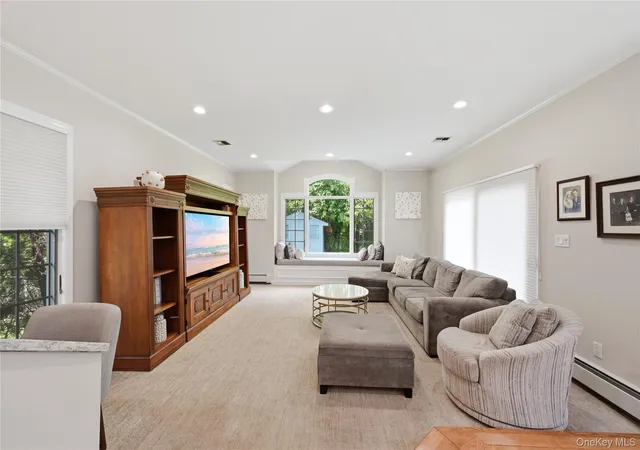 Photo 3 of Sale Pending at 7 Wren Dr, Oyster Bay, NY 11797 | MLS# 1031980 | Listing updated on 2026-08-19