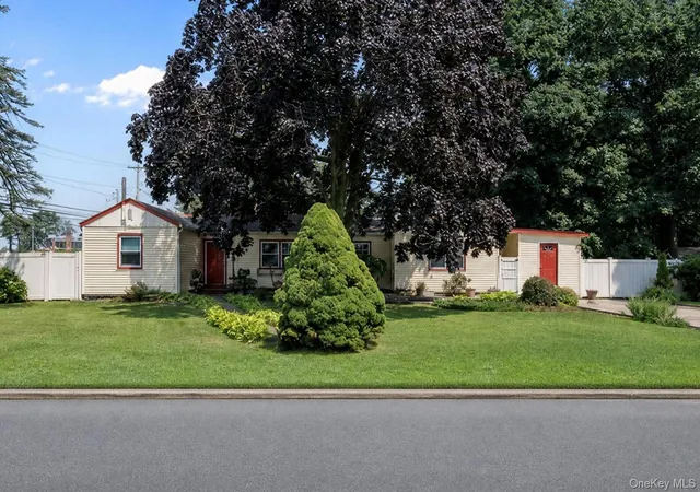 Photo 2 of Single family home for sale at 125 1st Street, Islip, NY 11717 | MLS# 1031986 | Listing updated on 2026-09-13
