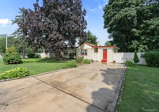 Photo 3 of Single family home for sale at 125 1st Street, Islip, NY 11717 | MLS# 1031986 | Listing updated on 2026-09-13