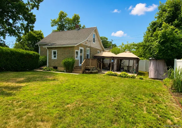 Photo 3 of Sale Pending at 185 Ferndale Blvd, Islip, NY 11751 | MLS# 1031989 | Listing updated on 2026-08-11