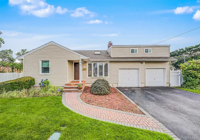 Photo 1 of Sale Pending at 28 Greenvale Ln, Oyster Bay, NY 11791 | MLS# 1031995 | Listing updated on 2026-09-22