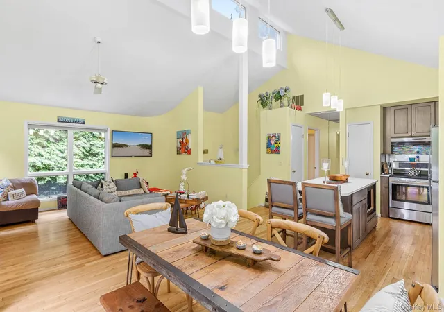 2nd image of 14 Hoover Ct, East Hampton, NY 11954 | MLS# 1032010
