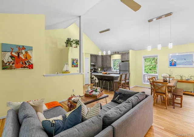3rd image of 14 Hoover Ct, East Hampton, NY 11954 | MLS# 1032010