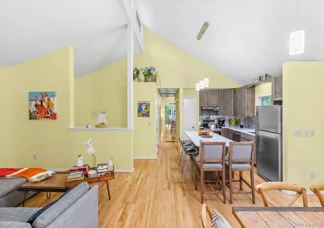 4th image of 14 Hoover Ct, East Hampton, NY 11954 | MLS# 1032010