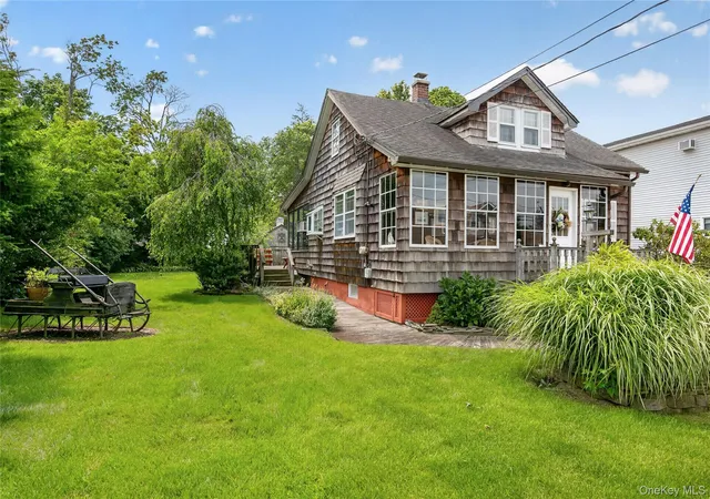 Photo 3 of Sale Pending at 42 Cedar St, Islip, NY 11751 | MLS# 1032012 | Listing updated on 2026-09-02