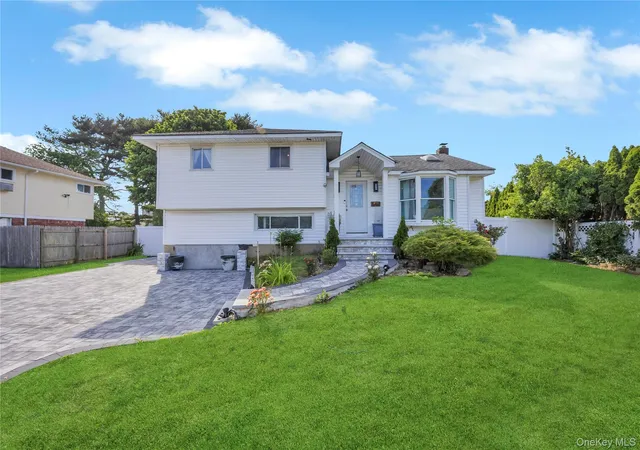 Single family home for sale at 11 Lee Dr, Oyster Bay, NY 11735 | MLS# 1032023