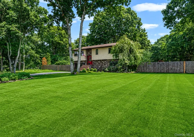 Photo 3 of Single family home for sale at 411 Robinson Ave, Brookhaven, NY 11772 | MLS# 1032055 | Listing updated on 2026-08-02