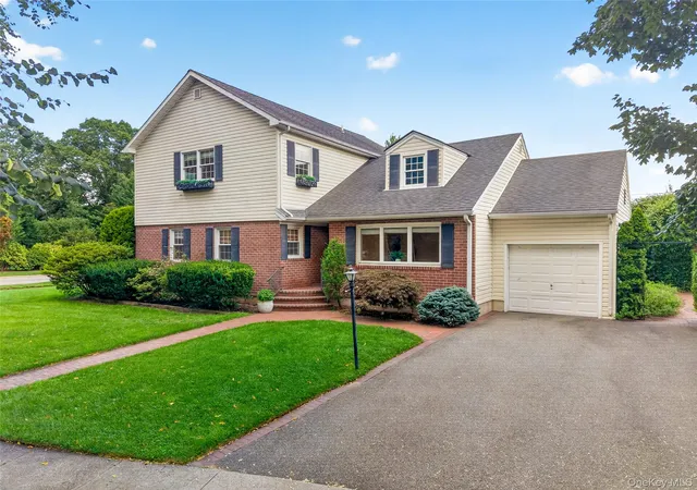 Photo 1 of Single family home for sale at 17 Maxwell Rd, North Hempstead, NY 11530 | MLS# 1032072 | Listing updated on 2026-08-23