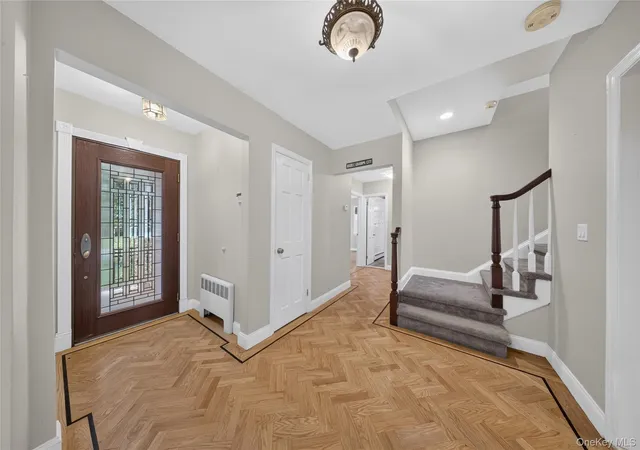 Photo 2 of Single family home for sale at 17 Maxwell Rd, North Hempstead, NY 11530 | MLS# 1032072 | Listing updated on 2026-08-23