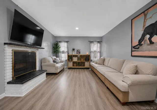Photo 4 of Sale Pending at 25 Putnam Ave, West Babylon, NY 11704 | MLS# 1032074 | Listing updated on 2026-08-21