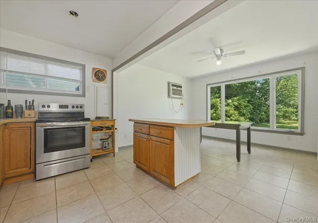 Photo 4 of Sale Pending at 66 N Emerson Ave, Babylon, NY 11726 | MLS# 1032078 | Listing updated on 2026-09-29