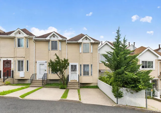 Photo 1 of Single family home for sale at 29 Tappen Ct, New York, NY 10304 | MLS# 1032085 | Listing updated on 2026-08-27