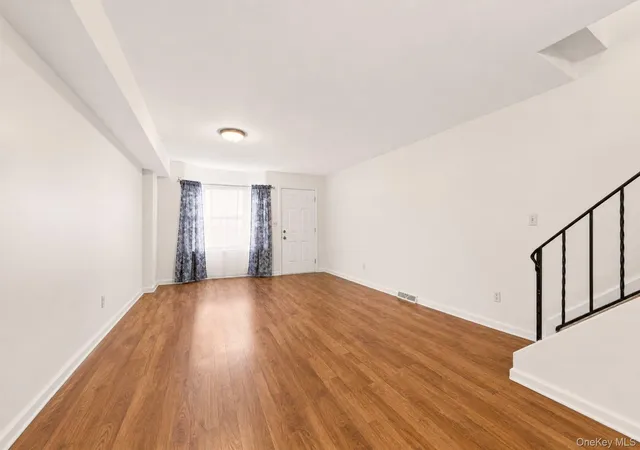 Photo 2 of Single family home for sale at 29 Tappen Ct, New York, NY 10304 | MLS# 1032085 | Listing updated on 2026-08-27