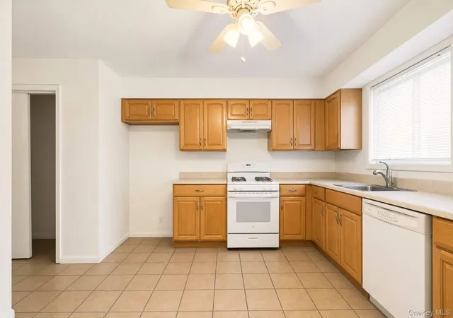 Photo 4 of Single family home for sale at 29 Tappen Ct, New York, NY 10304 | MLS# 1032085 | Listing updated on 2026-08-27