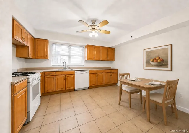 Photo 5 of Single family home for sale at 29 Tappen Ct, New York, NY 10304 | MLS# 1032085 | Listing updated on 2026-08-27