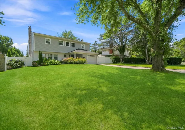 3rd image of 14 Elder Dr, Smithtown, NY 11725 | MLS# 1032087
