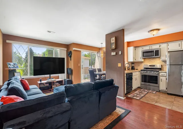 Photo 3 of Single family home for sale at 110 Vogel Loop, New York, NY 10314 | MLS# 1032088 | Listing updated on 2026-09-15