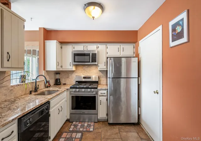 Photo 3 of Single family home for sale at 110 Vogel Loop, New York, NY 10314 | MLS# 1032088 | Listing updated on 2026-09-15