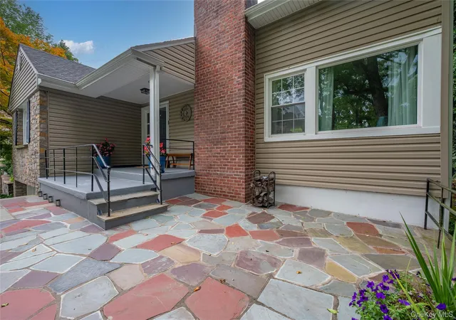 Photo 3 of Sale Pending at 1108 Post Rd, Scarsdale, NY 10583 | MLS# 1032104 | Listing updated on 2026-08-29