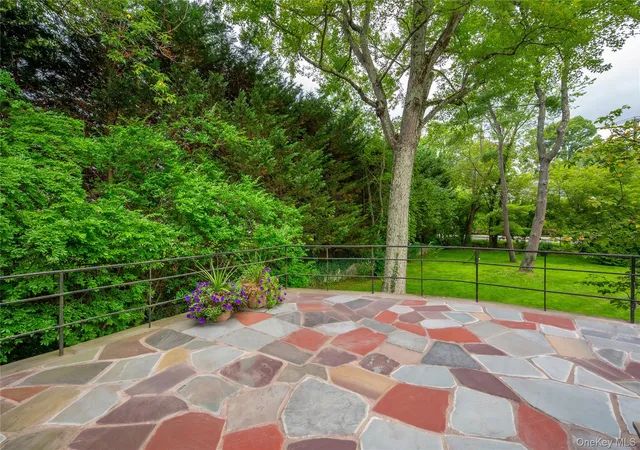 Photo 4 of Sale Pending at 1108 Post Rd, Scarsdale, NY 10583 | MLS# 1032104 | Listing updated on 2026-08-29