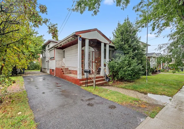 Photo 2 of Multi family home for sale at 156 07 N Conduit Ave, New York, NY 11434 | MLS# 1032138 | Listing updated on 2026-08-28