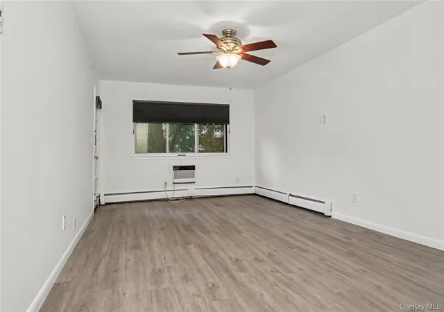 4th image of 42 Coachlight Sq, Montrose, NY 10548