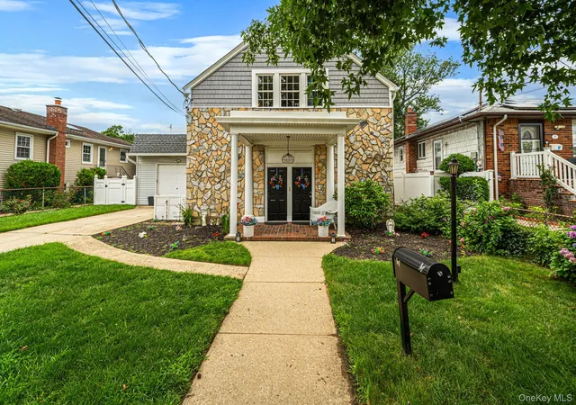 Photo 1 of Single family home for sale at 17 Oxford St, Hempstead, NY 11565 | MLS# 1032160 | Listing updated on 2026-09-18