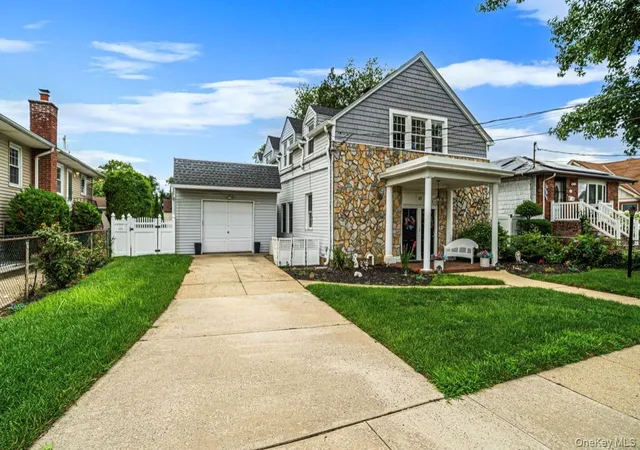 Photo 1 of Single family home for sale at 17 Oxford St, Hempstead, NY 11565 | MLS# 1032160 | Listing updated on 2026-10-07