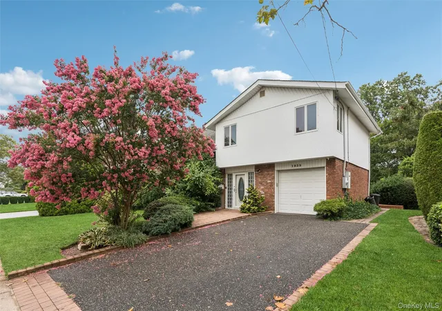 Photo 1 of Single family home for sale at 1939 Leonard Ln, Hempstead, NY 11566 | MLS# 1032163 | Listing updated on 2026-09-20