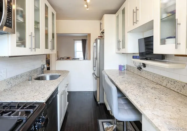 Condo for sale at 71-11 252 Street #195B, New York, NY 11426 | MLS# 1032166