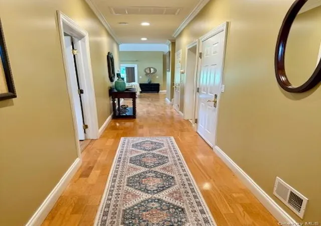 Listing Photo 4 - Condo for sale in building located at 129 Maya Cir, Islip, NY 11722