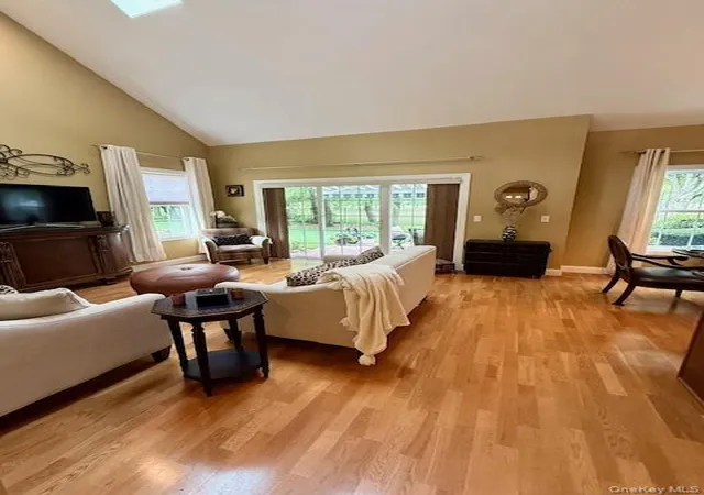 Listing Photo 5 - Condo for sale in building located at 129 Maya Cir, Islip, NY 11722