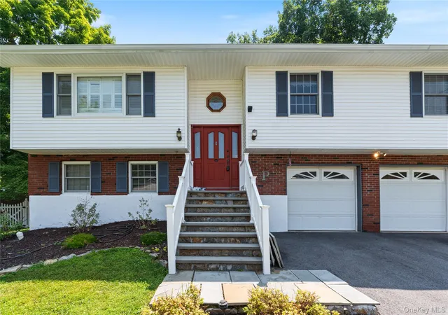 Photo 4 of Sale Pending at 5 Colette Dr, Poughkeepsie (town), NY 12601 | MLS# 1032188 | Listing updated on 2026-08-15
