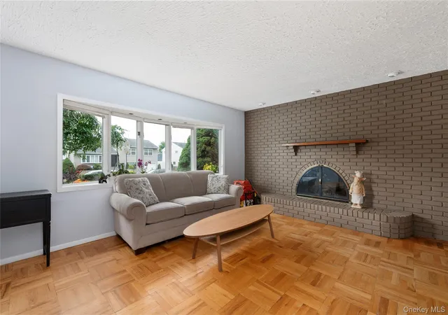 Photo 3 of Sale Pending at 10 Primrose Ave, Oyster Bay, NY 11801 | MLS# 1032204 | Listing updated on 2026-08-07