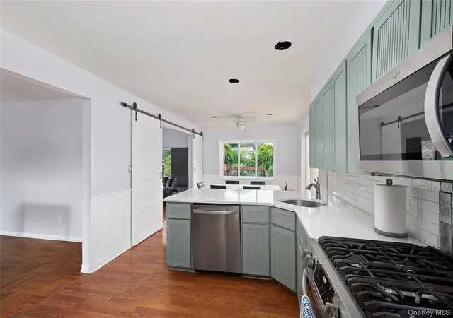Photo 3 of Sale Pending at 10 Primrose Ave, Oyster Bay, NY 11801 | MLS# 1032204 | Listing updated on 2026-08-07