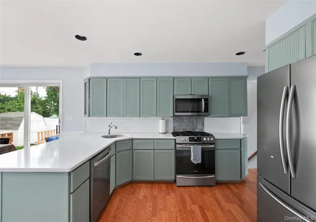 Photo 4 of Sale Pending at 10 Primrose Ave, Oyster Bay, NY 11801 | MLS# 1032204 | Listing updated on 2026-08-07
