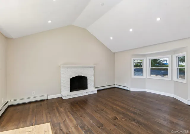 Photo 4 of Sale Pending at 5 Kew Dr, Brookhaven, NY 11789 | MLS# 1032212 | Listing updated on 2026-09-29