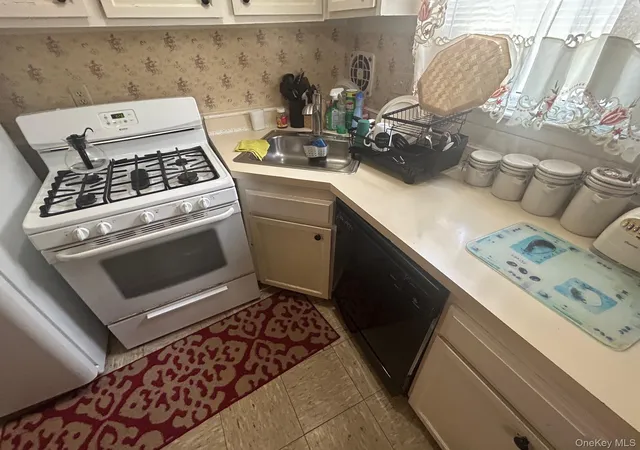 3rd image of 107 Sneden Pl W #107, Ramapo, NY 10977 | MLS# 1032214