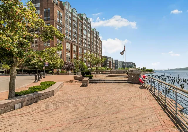 Photo 4 of Sale Pending at 23 Water Grant St #8I, Yonkers, NY 10701 | MLS# 1032235 | Listing updated on 2026-10-06