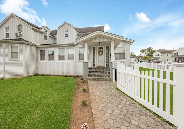 2nd image of 38 Wall St, Babylon, NY 11735 | MLS# 1032242