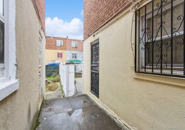 Photo 3 of Sale Pending at 4121 Grace Ave, New York, NY 10466 | MLS# 1032248 | Listing updated on 2026-09-18