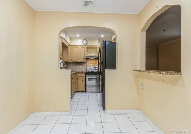Photo 3 of Sale Pending at 4121 Grace Ave, New York, NY 10466 | MLS# 1032248 | Listing updated on 2026-09-18