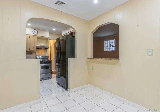 Photo 4 of Sale Pending at 4121 Grace Ave, New York, NY 10466 | MLS# 1032248 | Listing updated on 2026-09-18