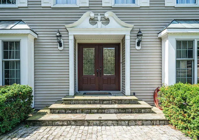 Photo 3 of Sale Pending at 4 Saybrook Ct, Brookhaven, NY 11776 | MLS# 1032268 | Listing updated on 2026-08-22