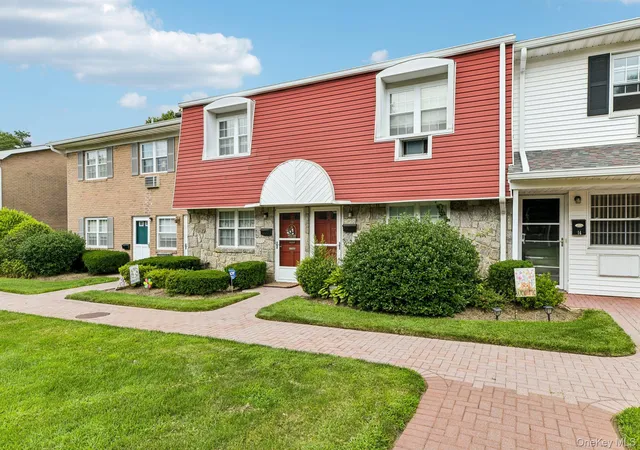 2nd image of 15 Springwood Dr, Babylon, NY 11703 | MLS# 1032270